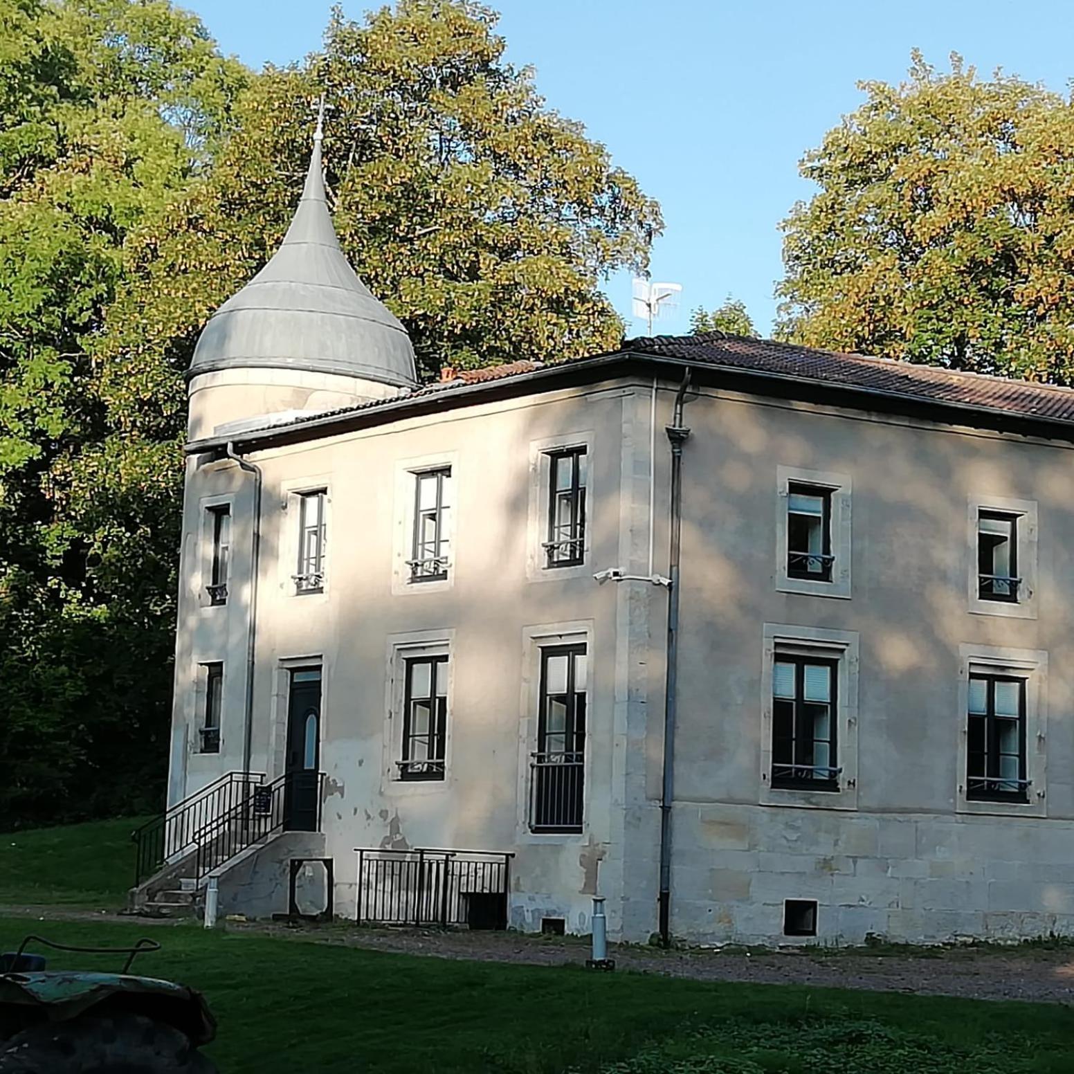 Lodge Hotel De Sommedieue Verdun Exterior foto