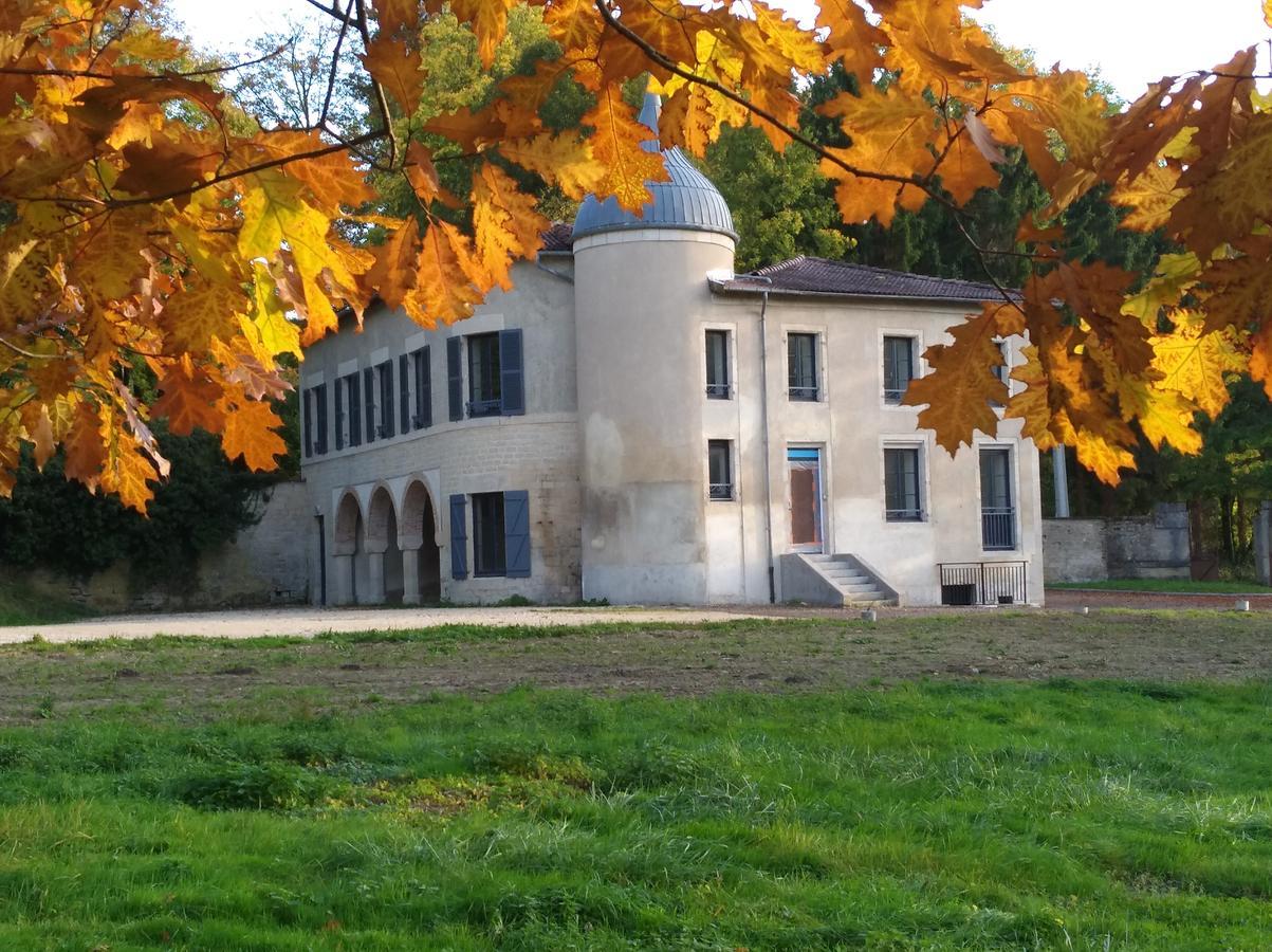 Lodge Hotel De Sommedieue Verdun Exterior foto